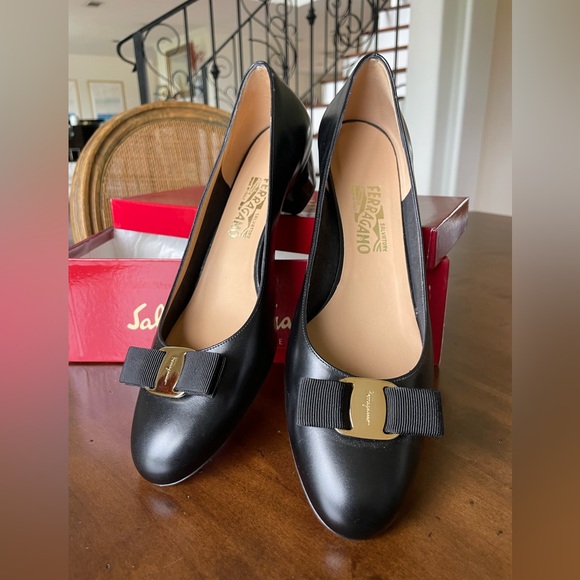 Salvatore Ferragamo Vara pump - Size 11 - Picture 7 of 9
